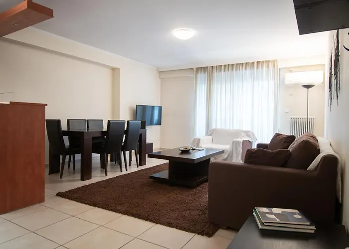 Homey Penthouse In Kypseli