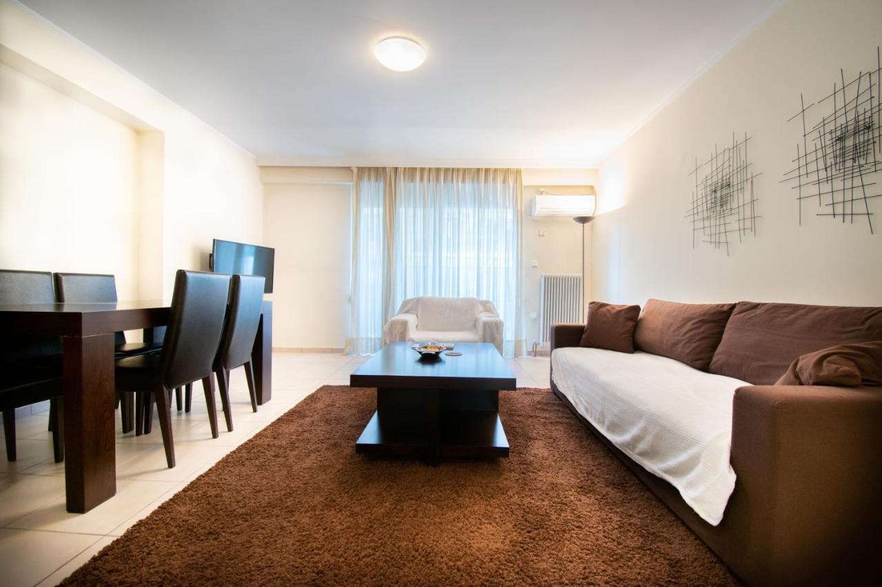 Homey Penthouse In Kypseli *