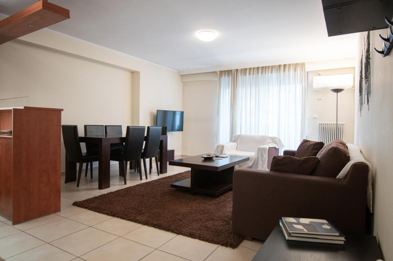 Homey Penthouse In Kypseli *
