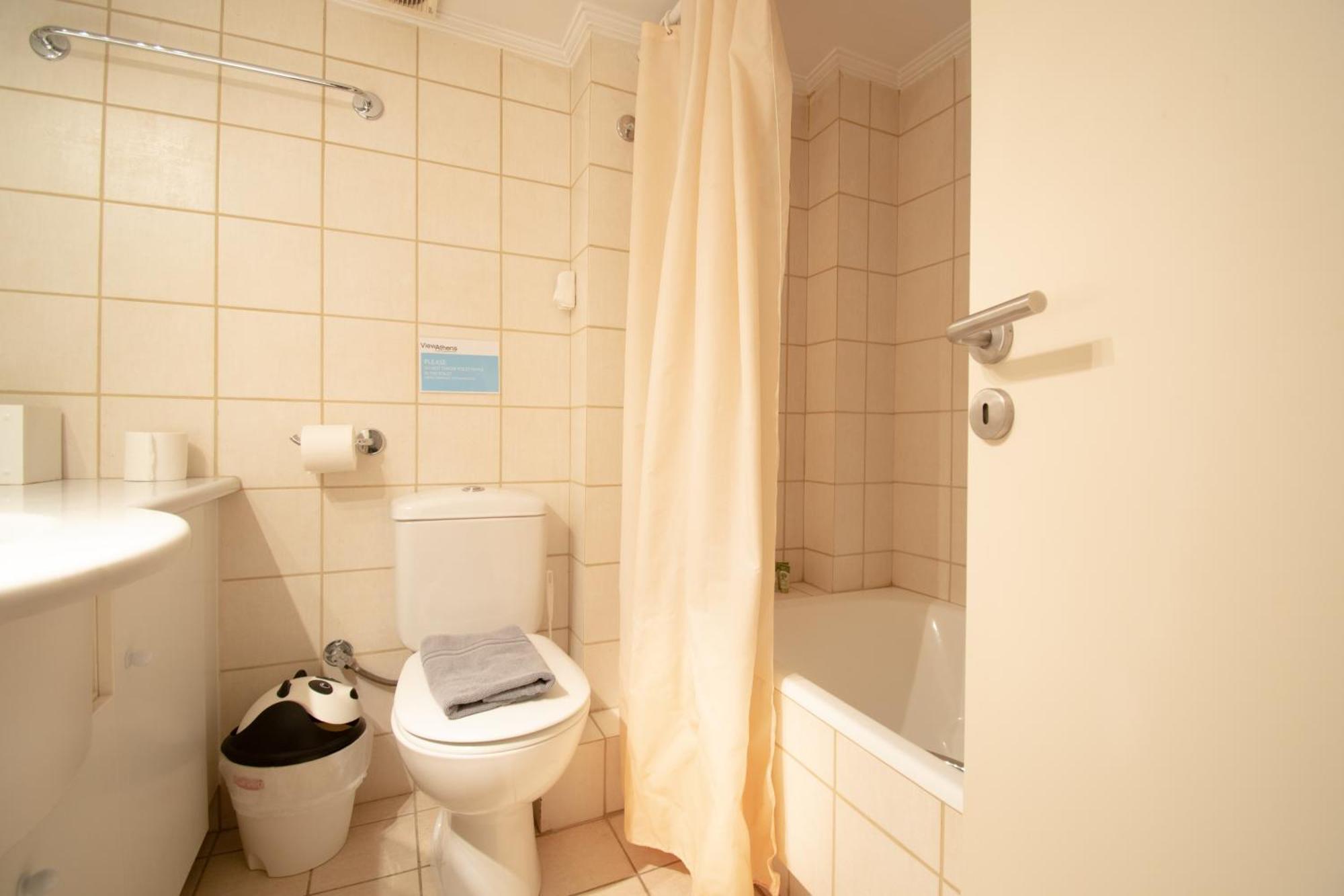 Homey Penthouse In Kypseli 雅典