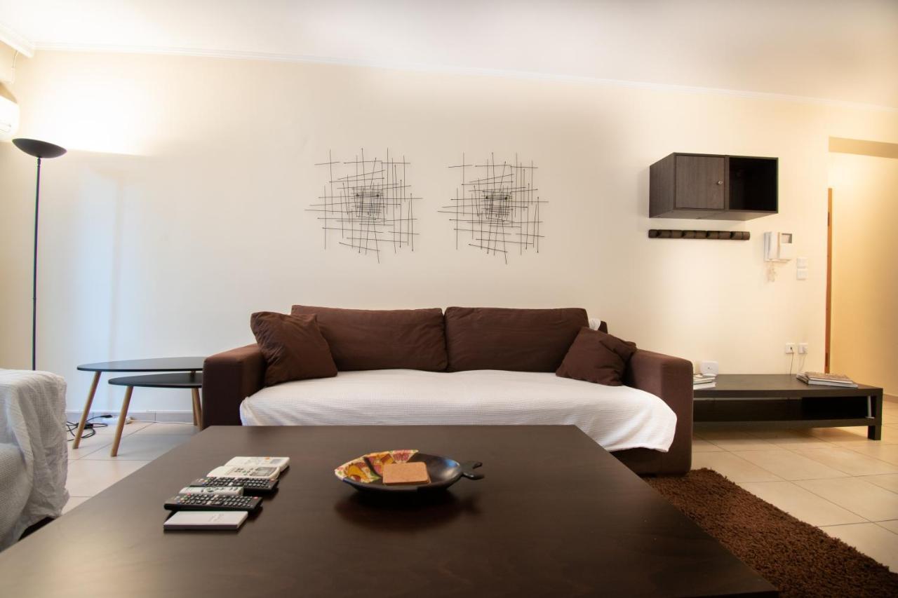 Homey Penthouse In Kypseli