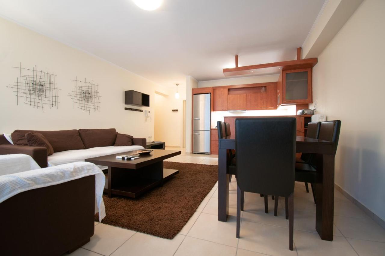 Homey Penthouse In Kypseli
