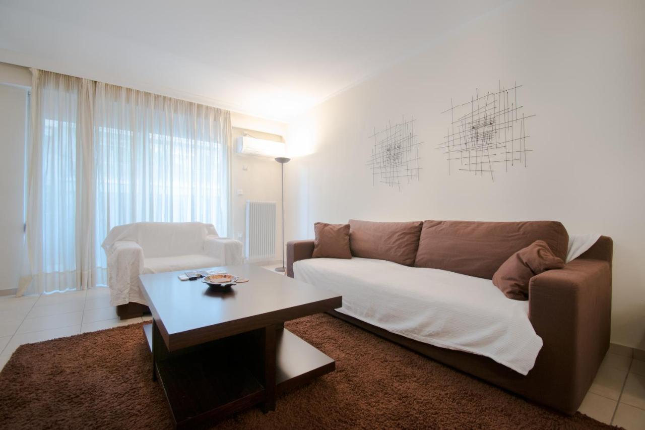 Homey Penthouse In Kypseli *