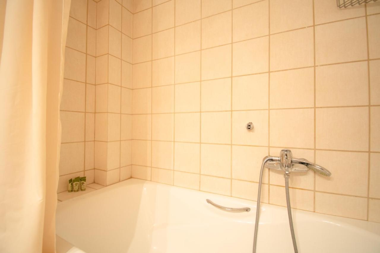 Homey Penthouse In Kypseli 雅典