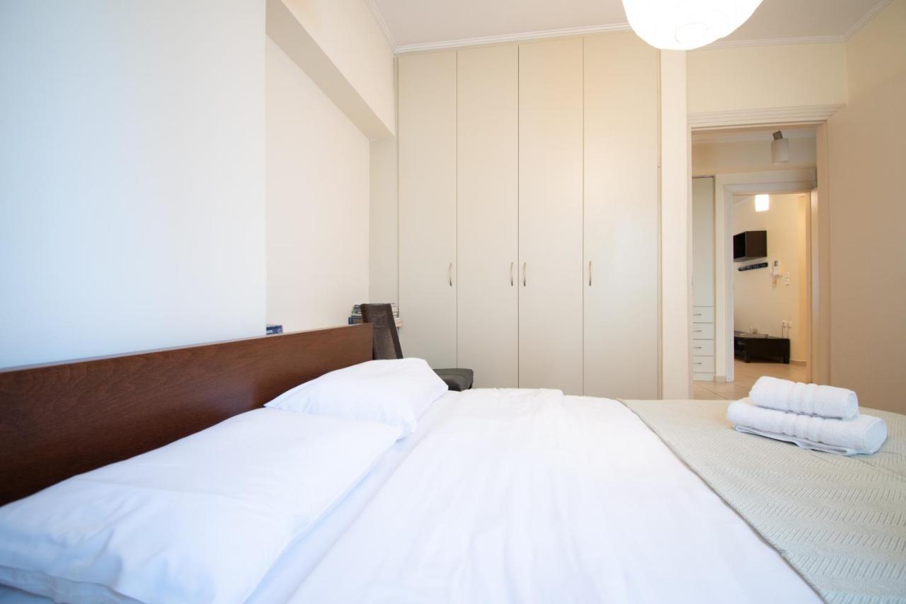 Homey Penthouse In Kypseli